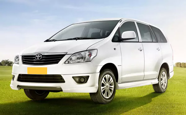 Toyota Innova AC Taxi in Jaipur for Family & Business Trips