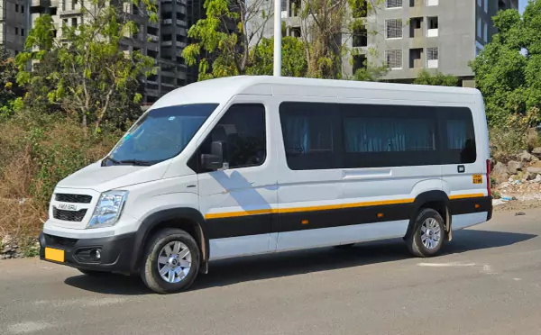 Force Urbania AC Taxi in Jaipur for Large Group Tours